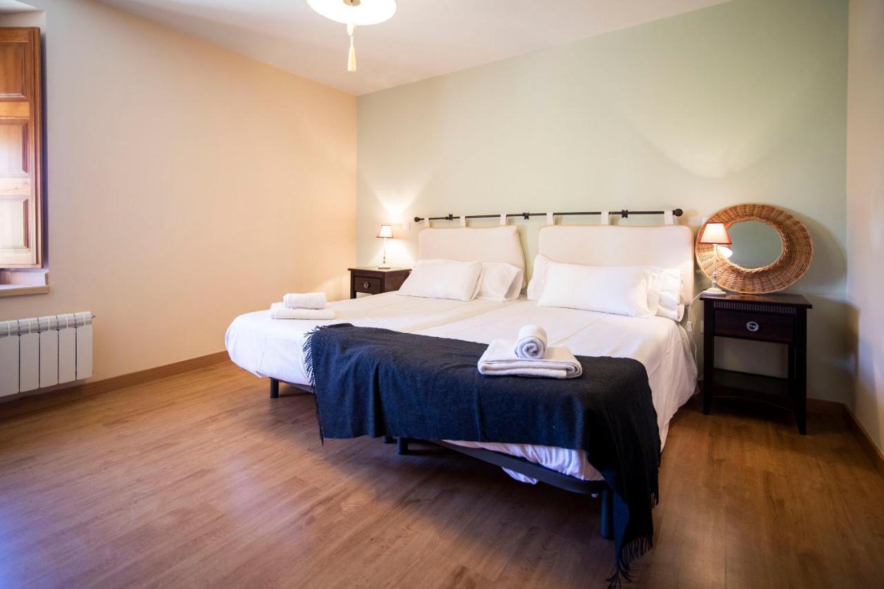 Apartamentos Ribera Del Duero Las Escuelas Vadocondes Екстериор снимка