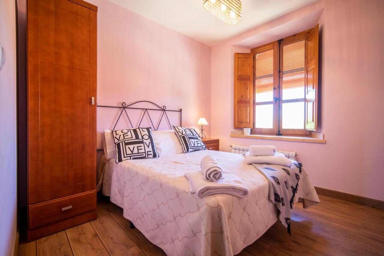 Apartamentos Ribera Del Duero Las Escuelas Vadocondes Екстериор снимка